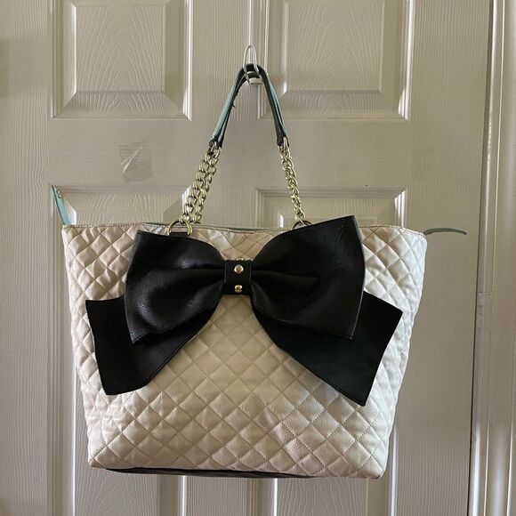 Betsey Johnson beige quilted large tote with black bow accent mint green… - Picture 2 of 16